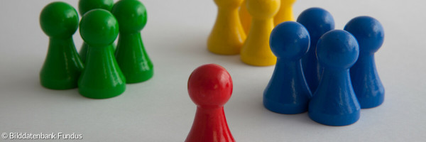Spielfiguren zur Darstellung einer Szene